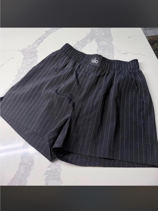 ALO Yoga Pants - ALO pinstrip daylight boxer short